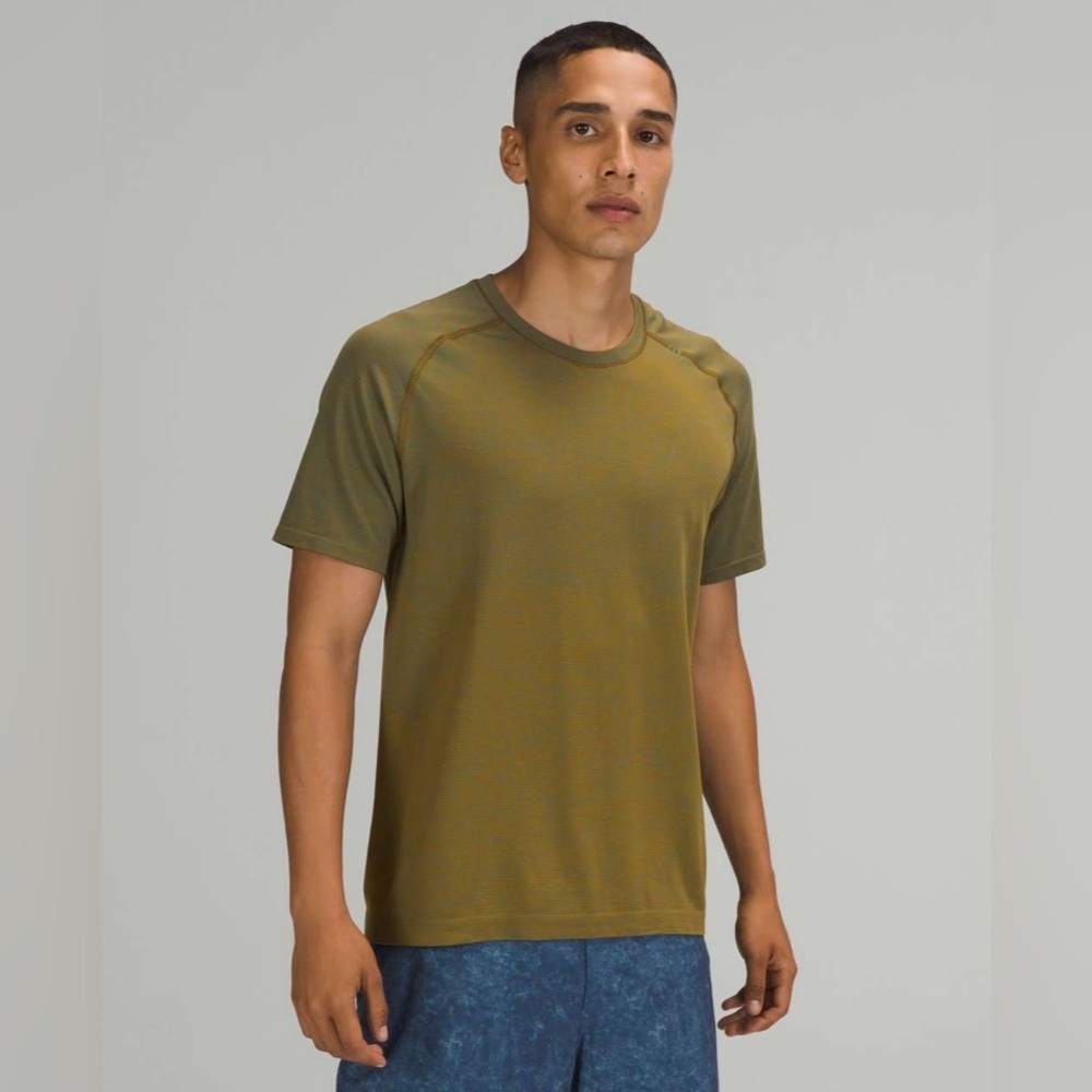 Lululemon Metal Vent Tech Short Sleeve Shirt 2.0
Capture Blue / Gold Spice